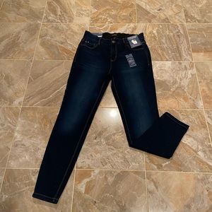 CURVE APPEAL HIGH- RISE COMFORT WAIST SKINNY JEANS